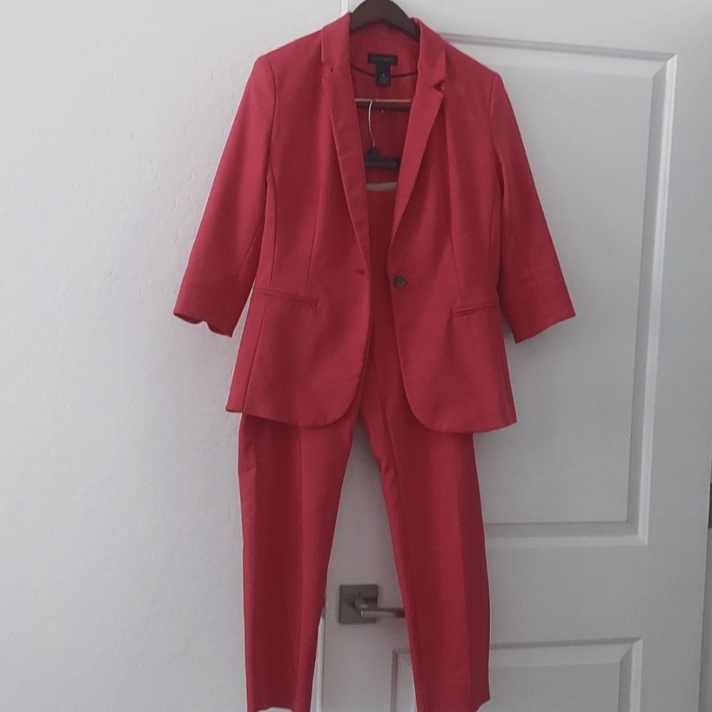 INVESTMENTS Fuschia Pink Pant Suit Size 6 Jacket, Size 8 Pants -Used
